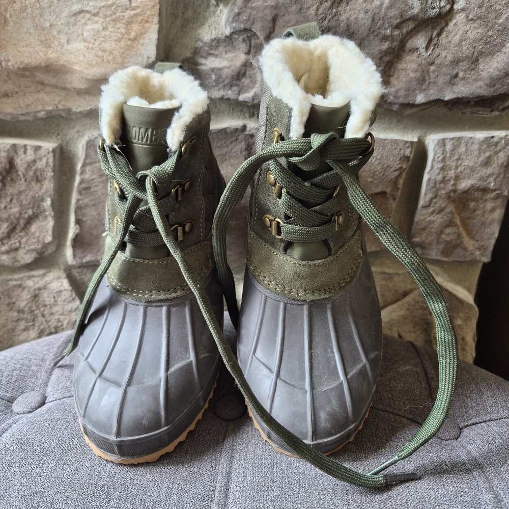 Khombu Green and Gray Quilted Boots w/Fleece Lining